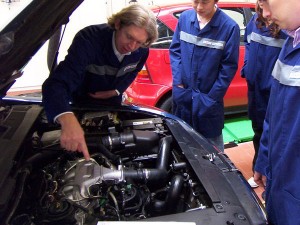 汽车常见零部件 损坏时的应急维修技术