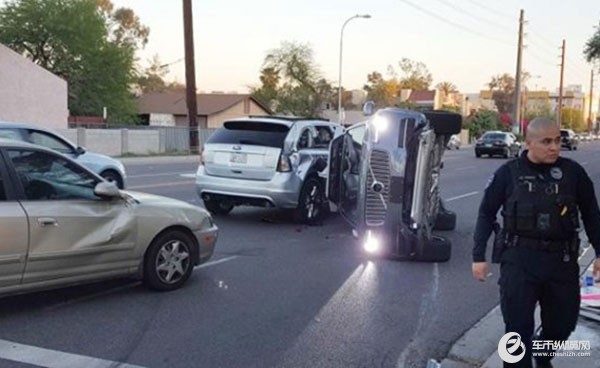 暂停自动驾驶测试 Uber测试车辆被撞翻