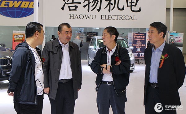 中国汽车流通协会副会长刁建申参观指导2017天津国际车展