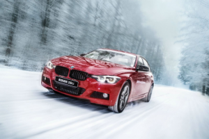 新BMW 3系借力BMW精英驾驶探寻冰上极限