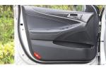 2011款  北京现代索纳塔 2.4 DLX AT 自动尊贵版 驾驶员侧车门内门板